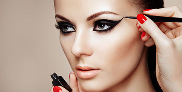 7 MAKEUP TIPS MODELS USE 7 MAKEUP TIPS MODELS USE